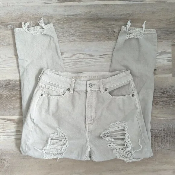 American Eagle Ripped  Mom Jean - Picture 4 of 7